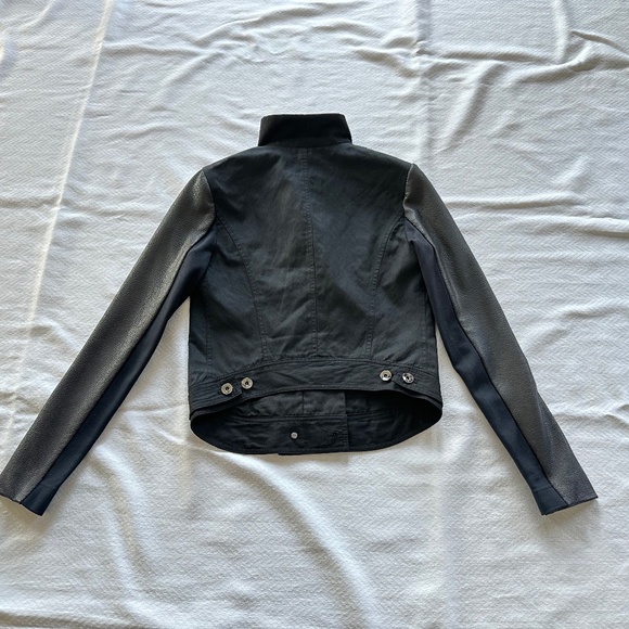 BCBG MaxAzria Cropped Blazer/Jacket, XS, Black - Picture 11 of 12